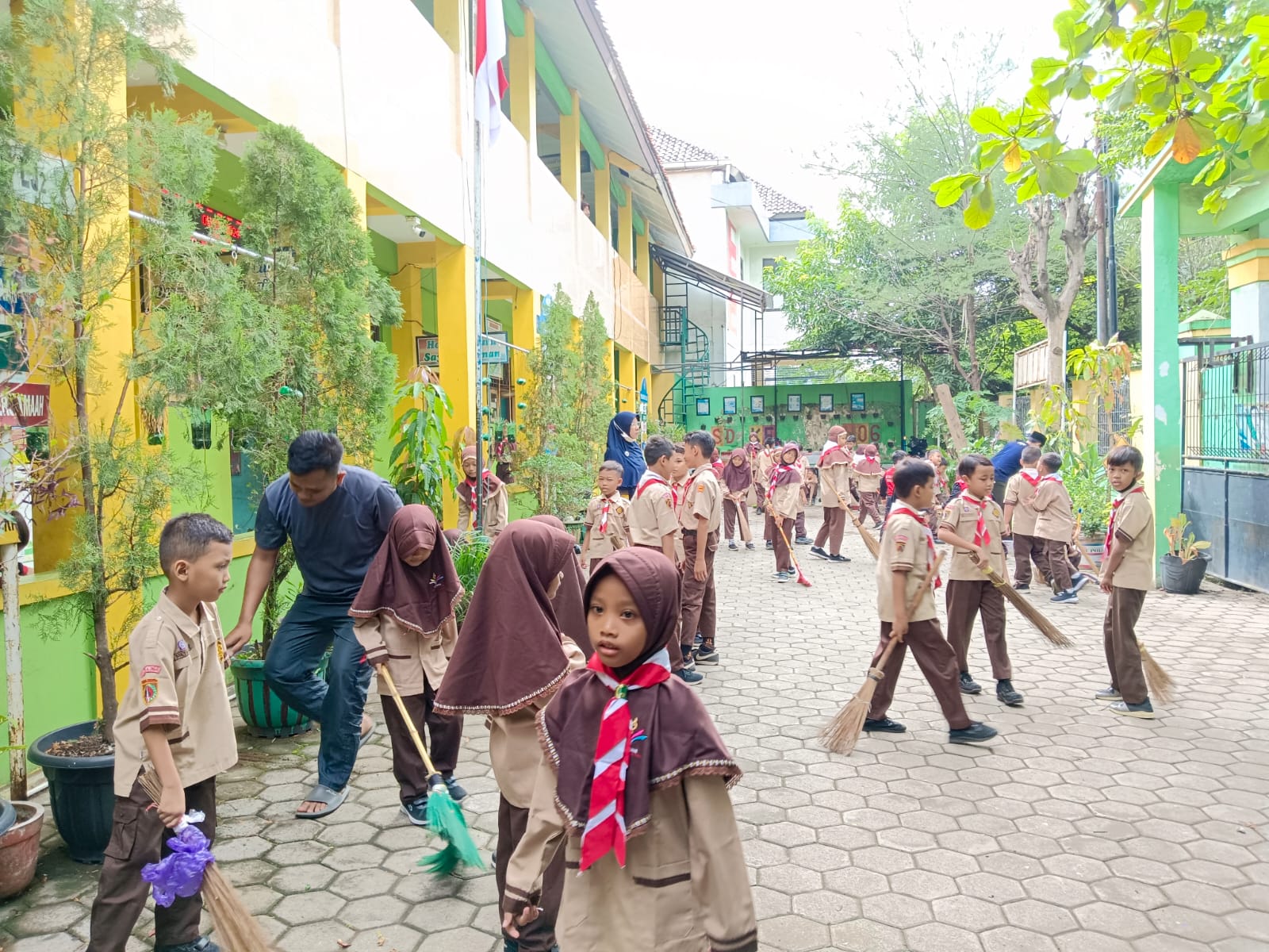 AKSI JUMA'T BERSIH BERSAMA PUTNAM'S SQUAD
